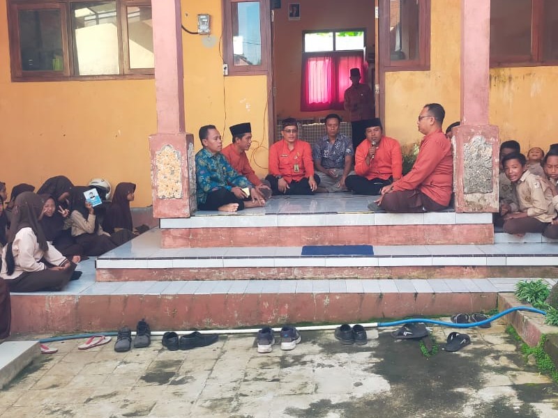 KEGIATAN RUTIN MENGAJI BERSAMA DI HARI JUMAT SDN 3 PATEMON